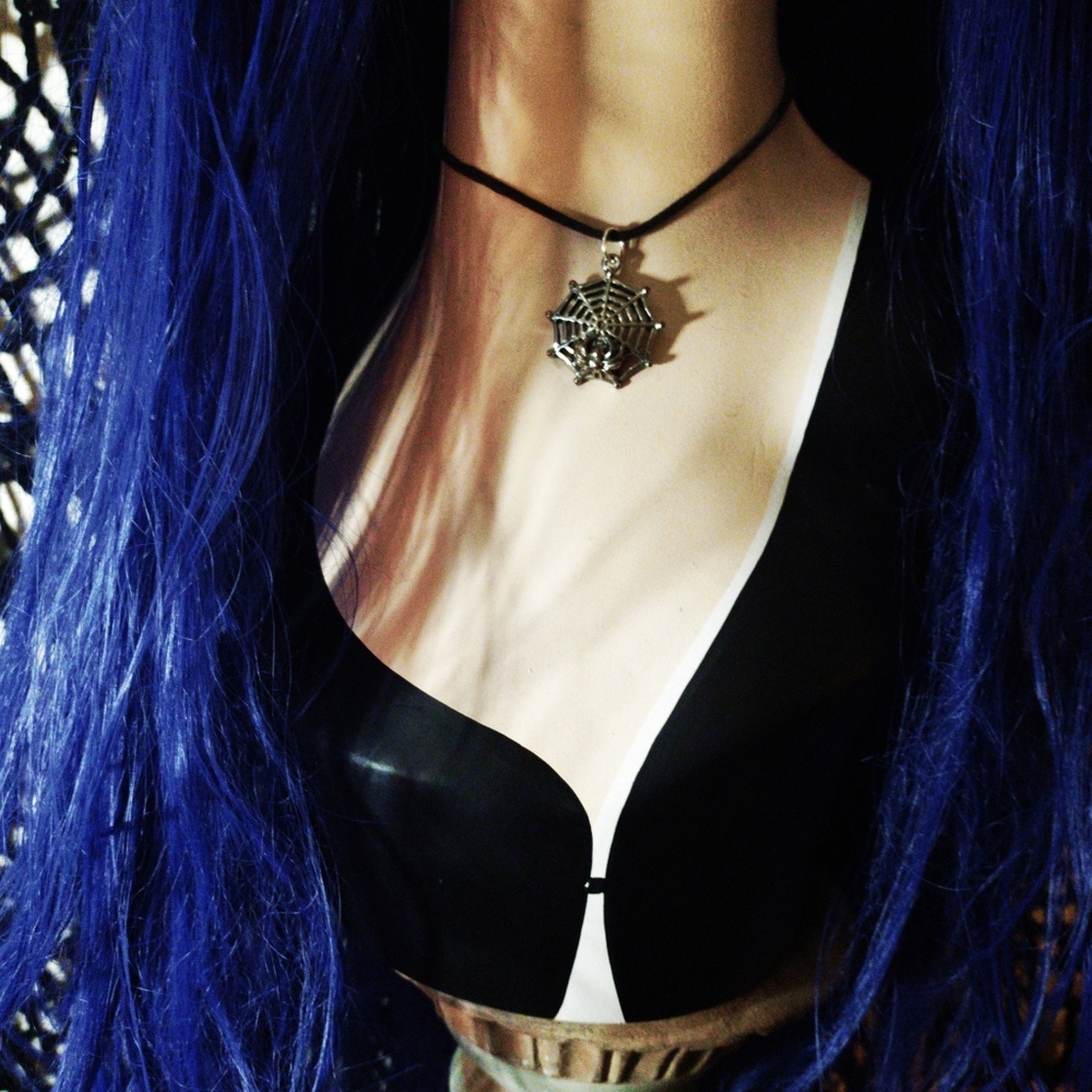🕸️Spiderweb Charm🕸️ - Picture 3 of 5